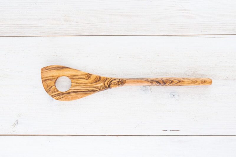 Löffel mit Loch und Ecke